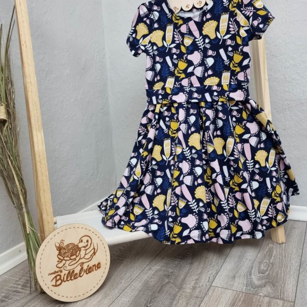 Gr.122 Mädchenkleid Tellerrock Blumenmuster