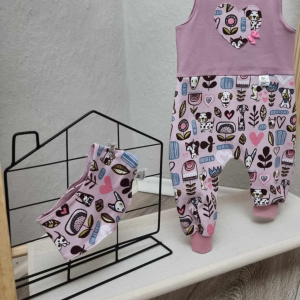 Gr. 68 – Baby Strampler Set mit passendem Halstuch, Hauptfarbe rosa, 95% Baumwolle, 5% Elasthan