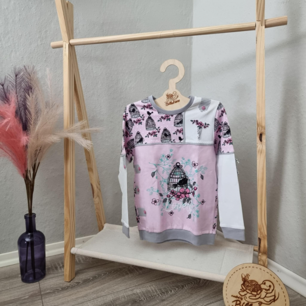 Gr. 134 Sweater mit Teilungen rosa_weiß